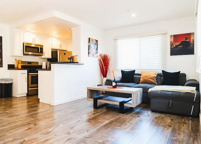 Modern Remodeled 1-Bedroom Close To Hollywood Walk Of Fame With Parking