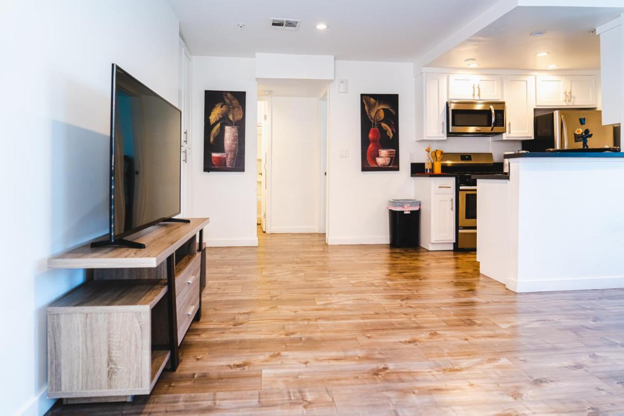 Modern Remodeled 1-bedroom Close To Hollywood Walk Of Fame With Parking Appartamento